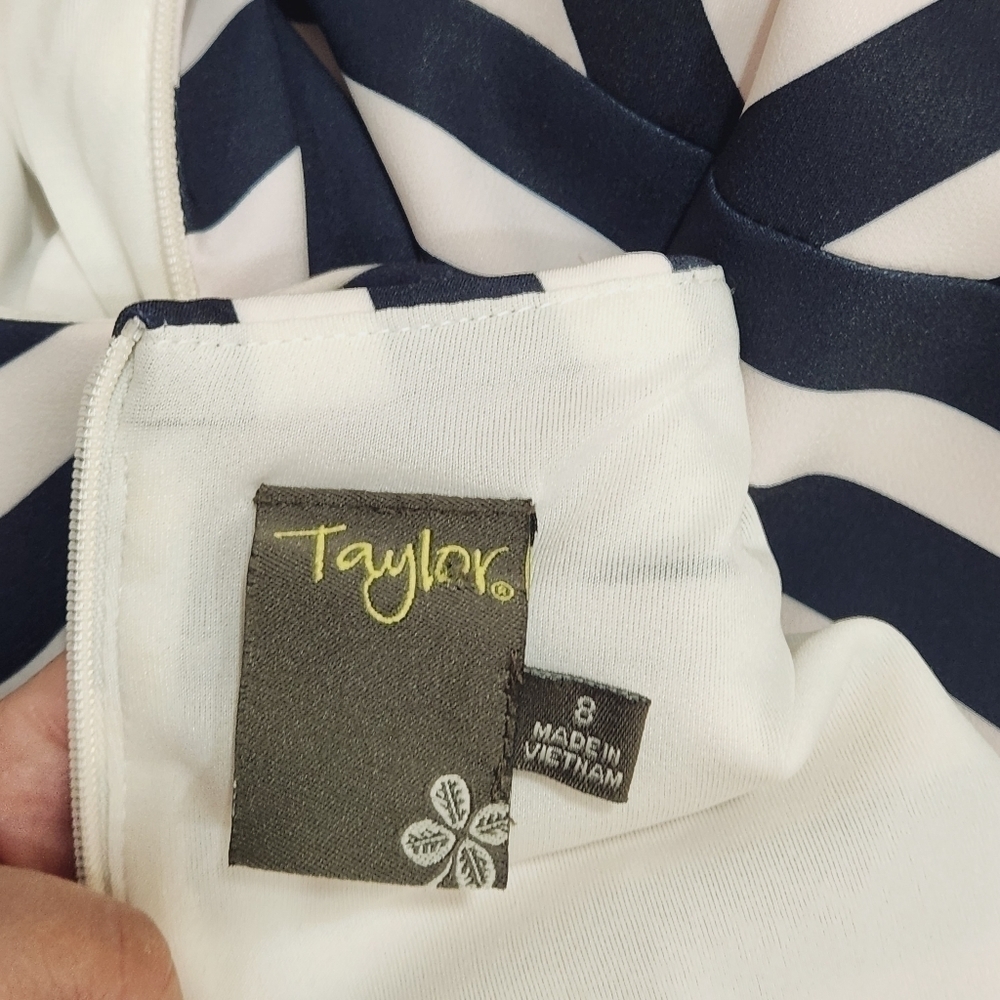 TAYLOR Dresses Women's Mock Neck Stripe Shft Dress Size: 8 - Picture 12 of 12
